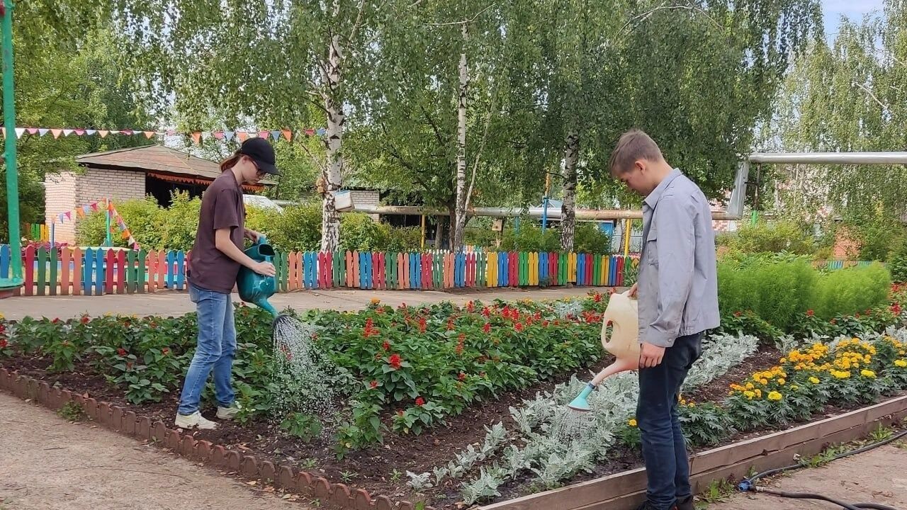 Курьеры и аниматоры: в Удмуртии трудоустроили за июнь 1180 подростков