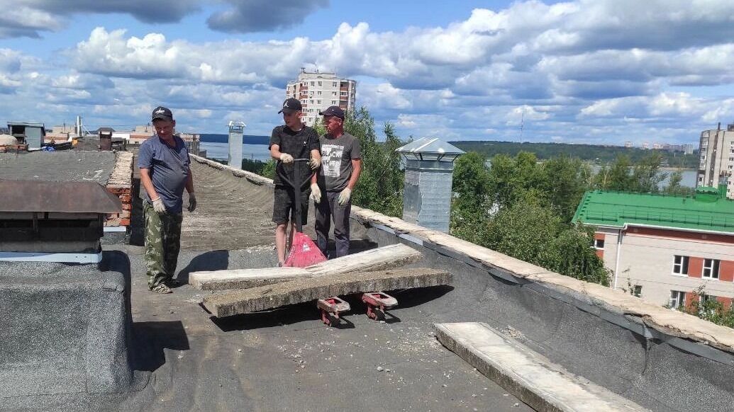 В третьей горбольнице Ижевска начался ремонт кровли