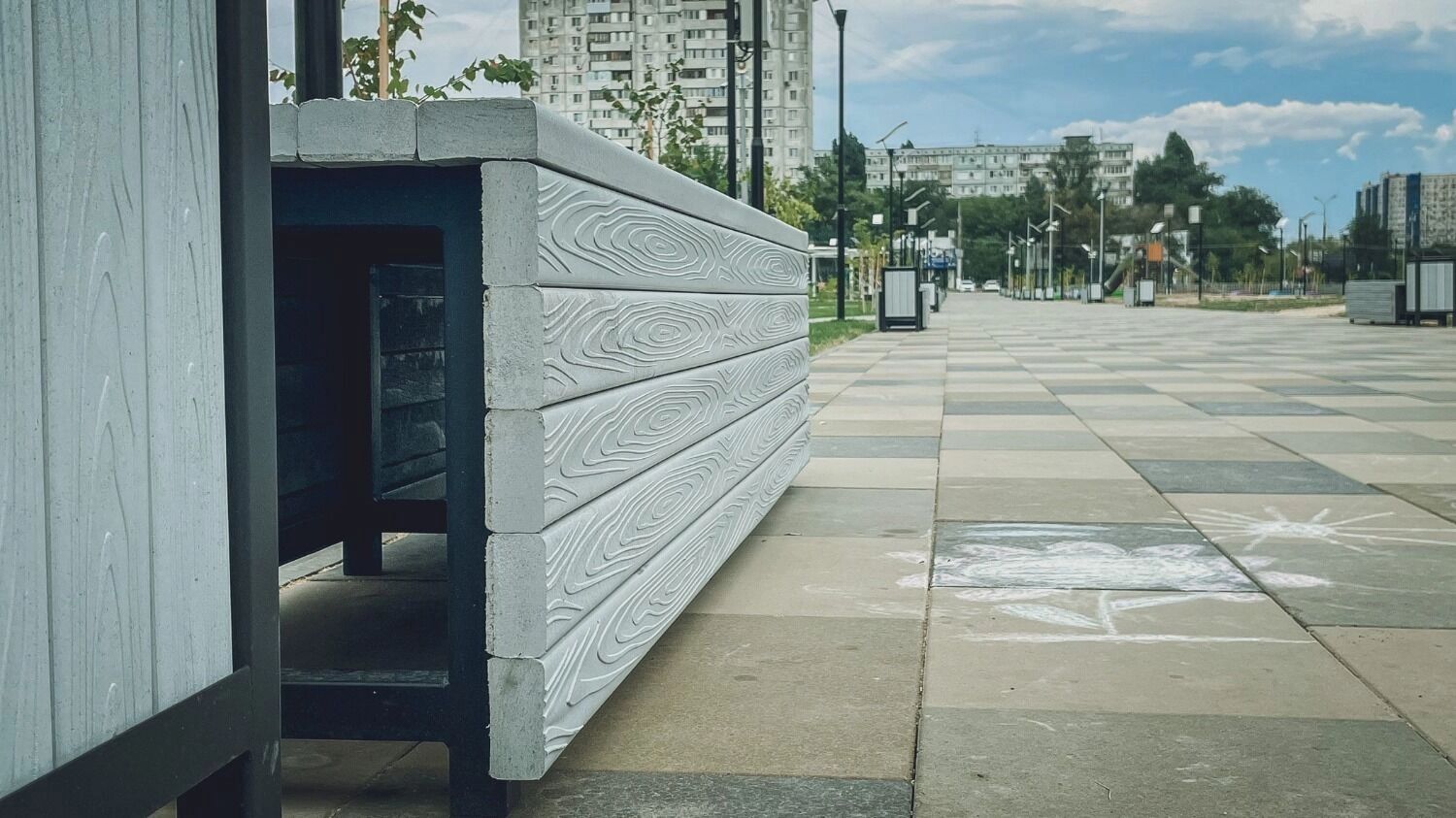 Пластиковые скамейки не нужно перекрашивать