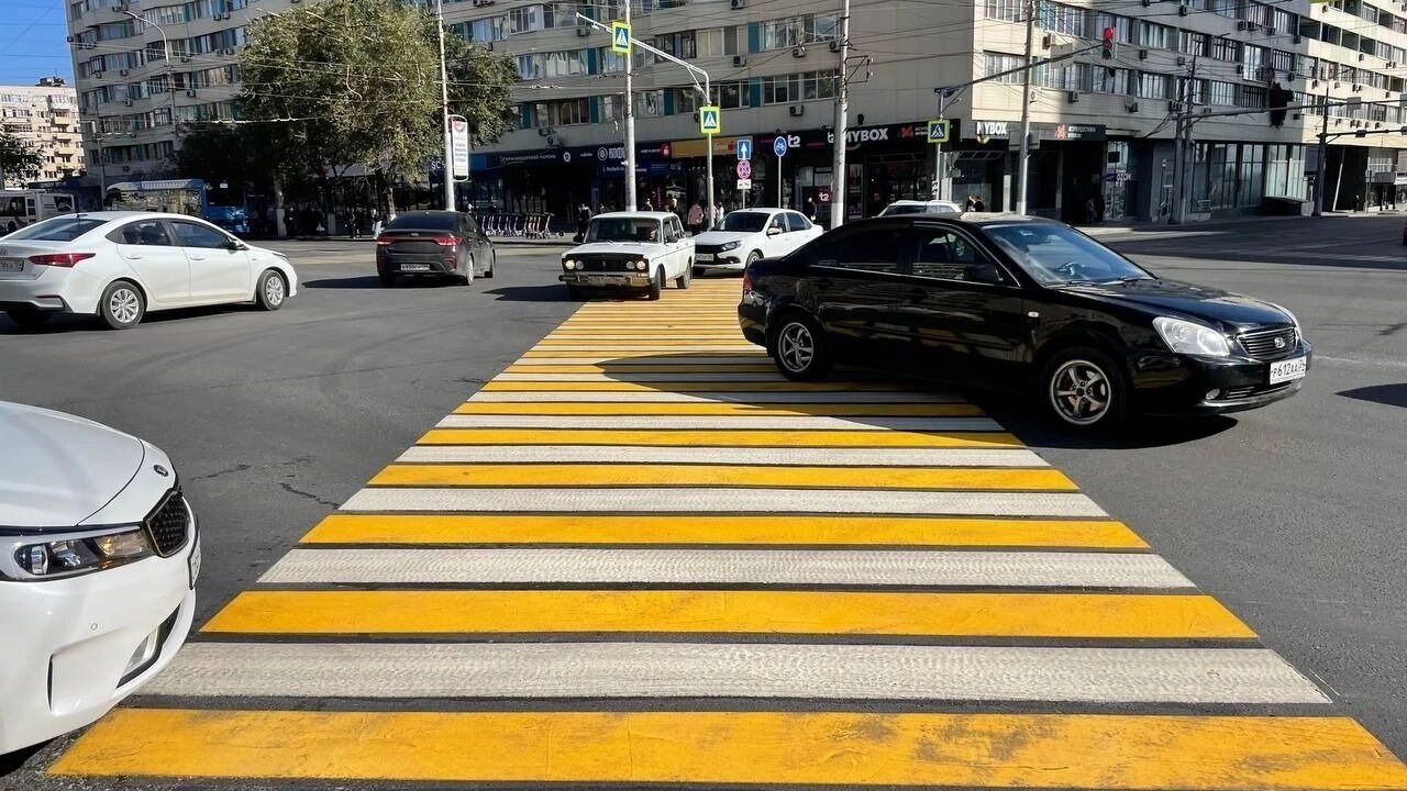 Диагональный пешеходный переход в Волгограде