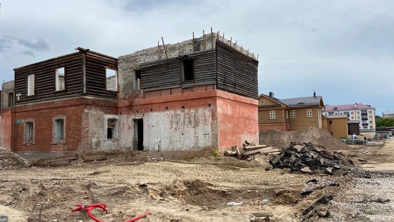 Сегодня рабочие активно трудятся на&nbsp;территории