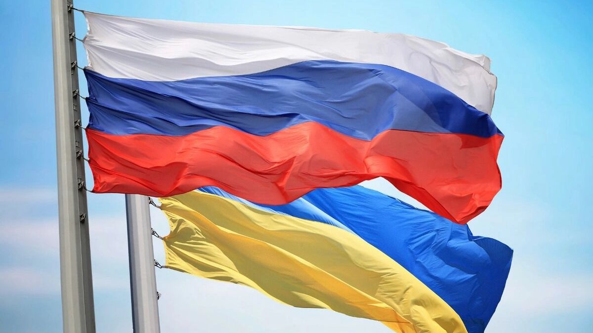 Российский и украинский флаги