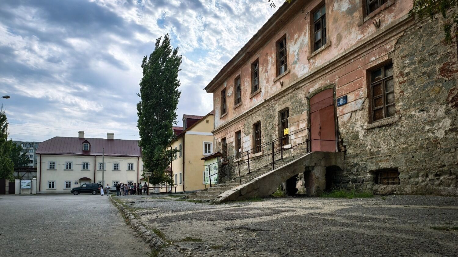 Благоустройство Старой Сарепты затронуло далеко не все тротуары