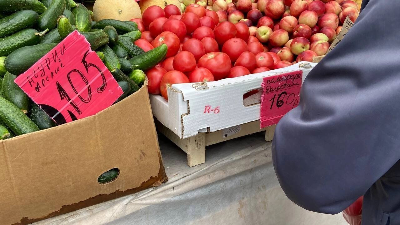 Но пока что бабушки и дедушки остаются в серой зоне.