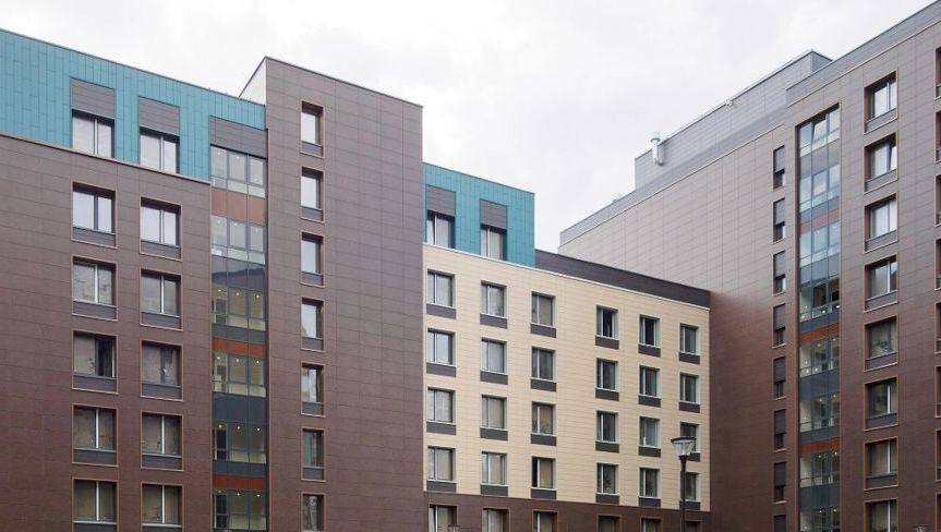 Скриншот кадра с&nbsp;новым зданием 6&nbsp;корпуса 1&nbsp;очереди строительства «Зеленой реки»