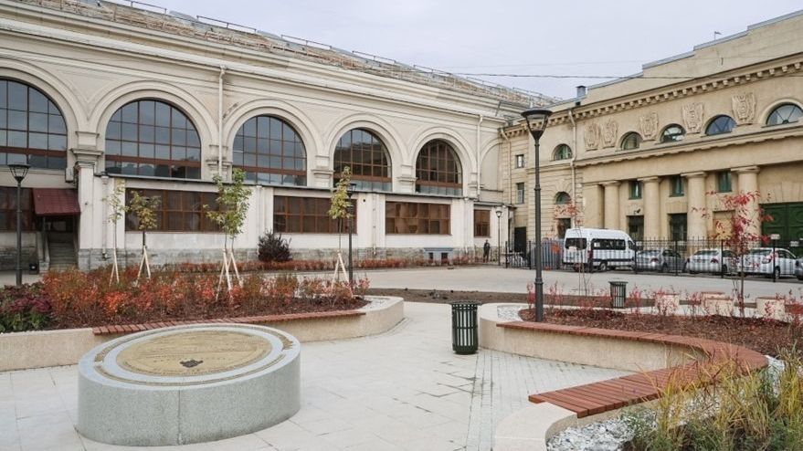 В Петербурге разобрались со стихийной парковкой у Балтийского вокзала