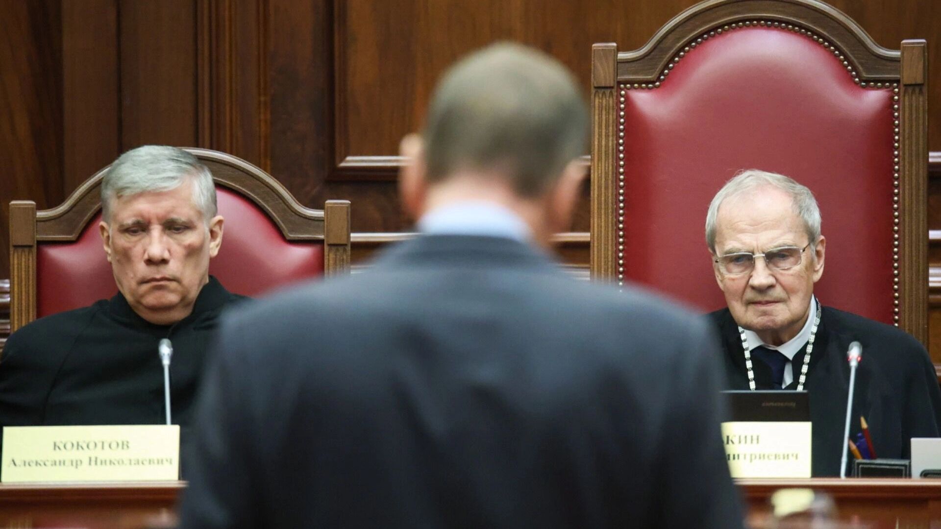 «Папа дарит, а ты не бери!»: как у родственников коррупционеров отбирают все нажитое