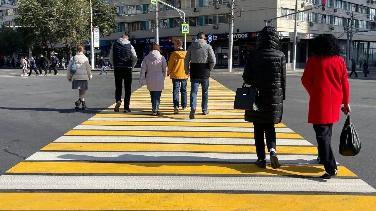 Волгоградцы разделились на два лагеря из-за нового пешеходного перехода