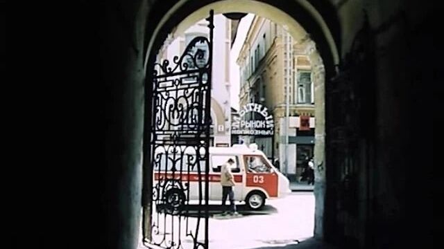 Кадр, снятый на&nbsp;Большой Покровской, около Мытного рынка