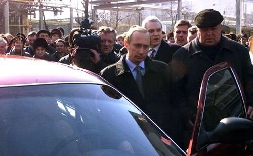 Владимир Путин посещает автозавод в Нижнем Новгороде 21 марта 2000 года