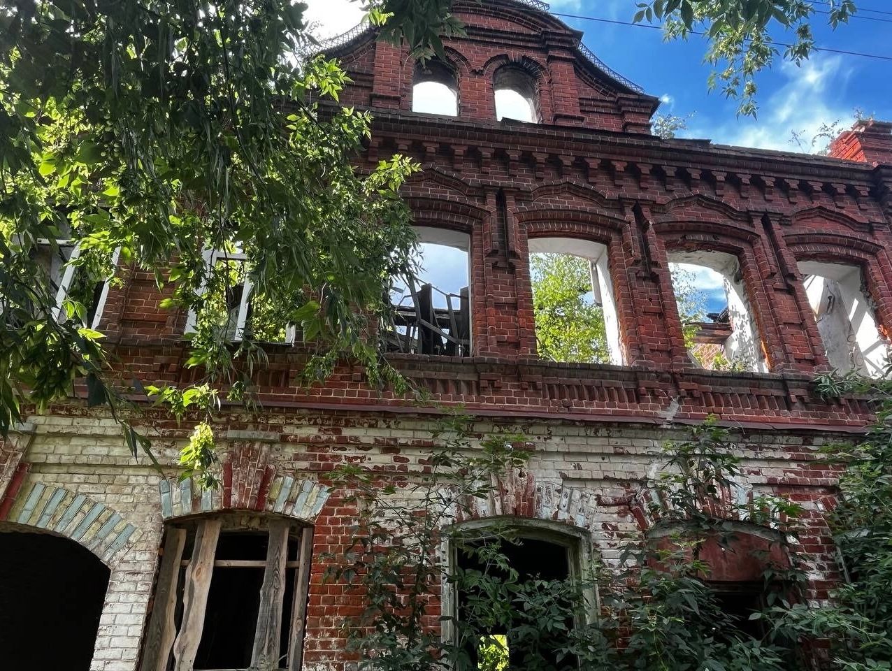 Заброшенные здания в Работках 