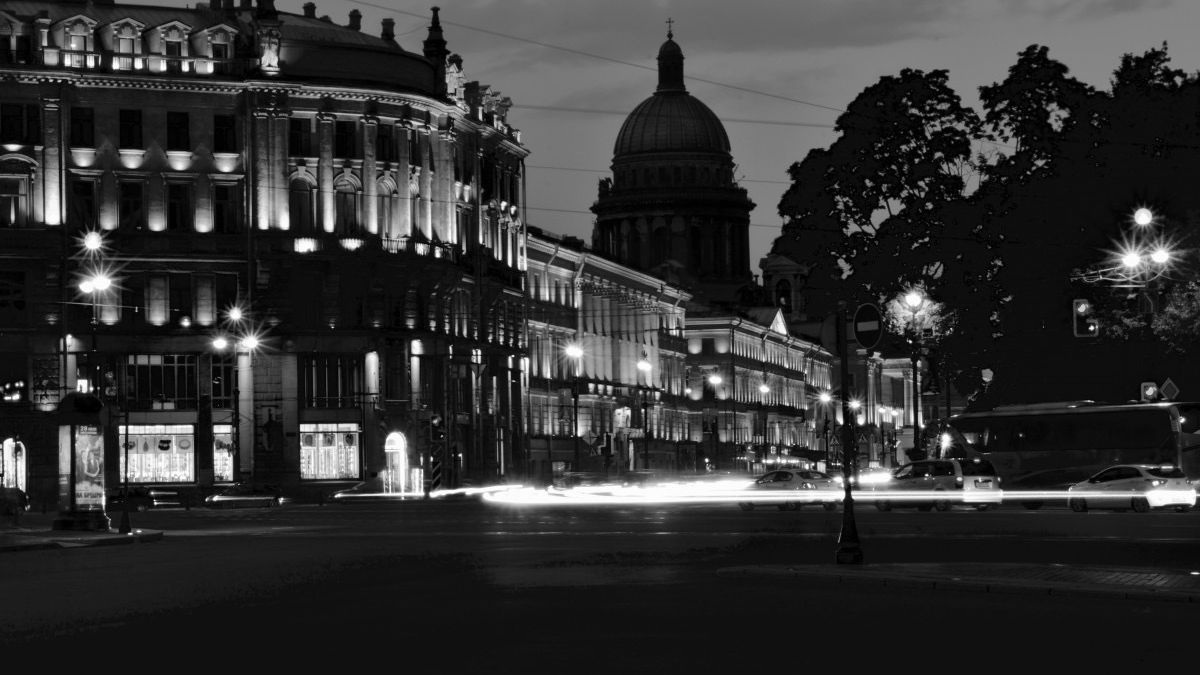 Хэллоуин ушел, но мистика осталась: петербургские уголки, где всегда бродят тени