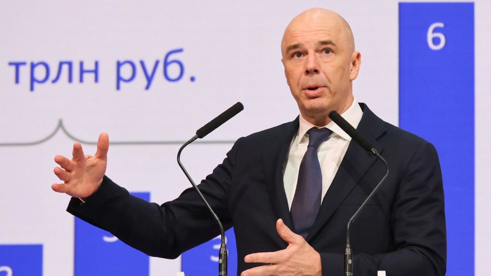 Нефтегаз в минусе, оборонные траты пухнут. Хватит ли денег и на людей, и на СВО?