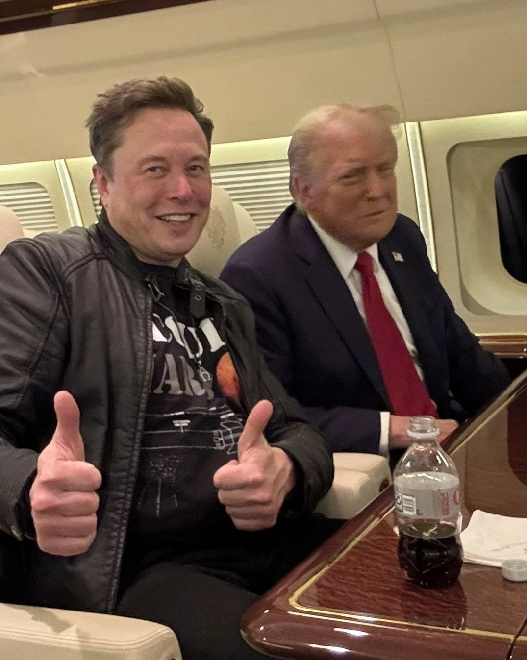 Трамп и Маск на борту президентского самолета