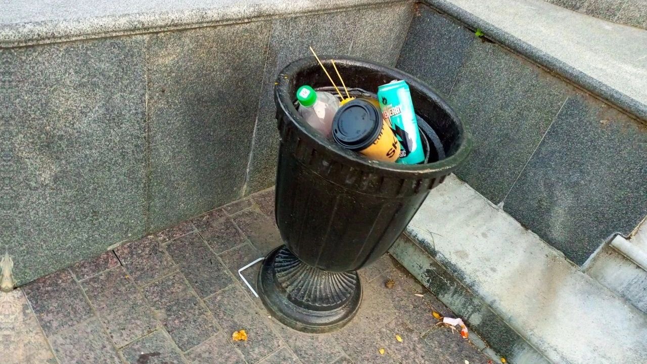 Переполненная урна