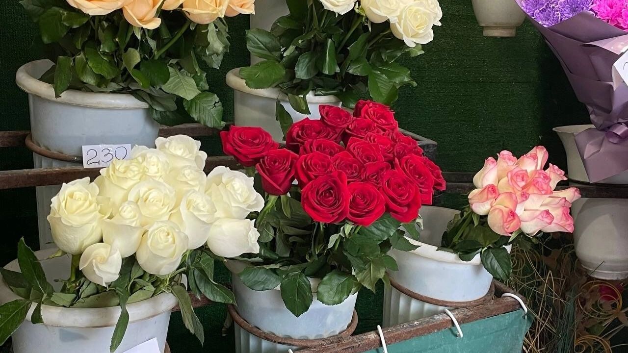 Некоторые магазины заранее сократили закупку цветов