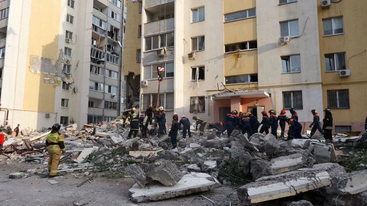 Последствия взрыва газа в жилом доме в Саратове