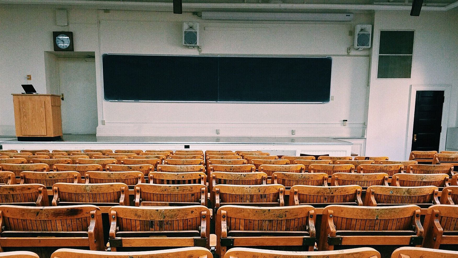 Троечникам перекроют доступ в вузы — даже за деньги, а медиков «закрепят» за ОМС