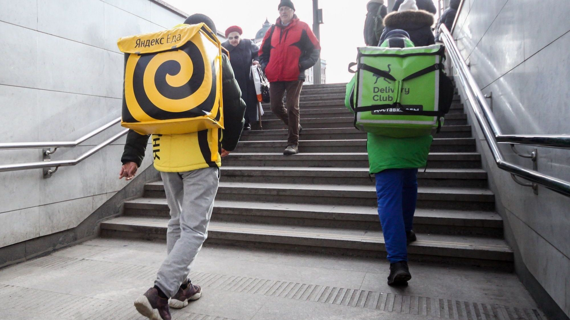 «Петербуржцы — за?»: как горожане отнеслись к запрету мигрантам работать курьерами «Петербуржцы — за?»: как горожане отнеслись к запрету мигрантам работать курьерами