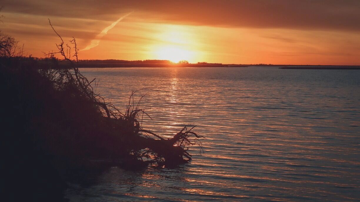 На&nbsp;фото: закат на&nbsp;реке