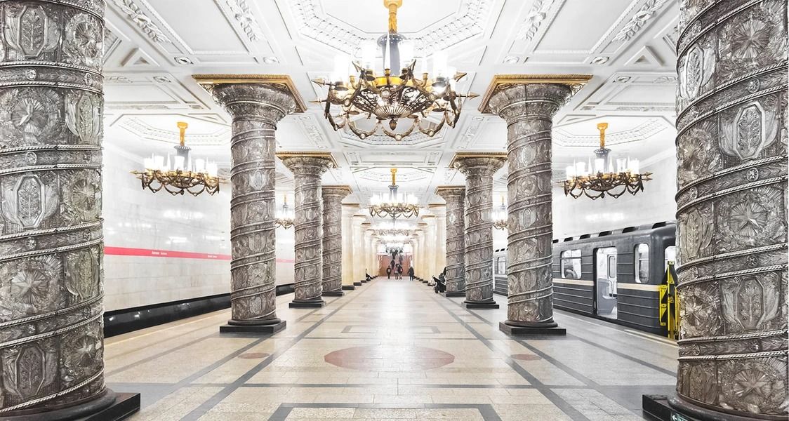 В метро Петербурга назвали причину коллапса на красной ветке 16 октября В метро Петербурга назвали причину коллапса на красной ветке 16 октября