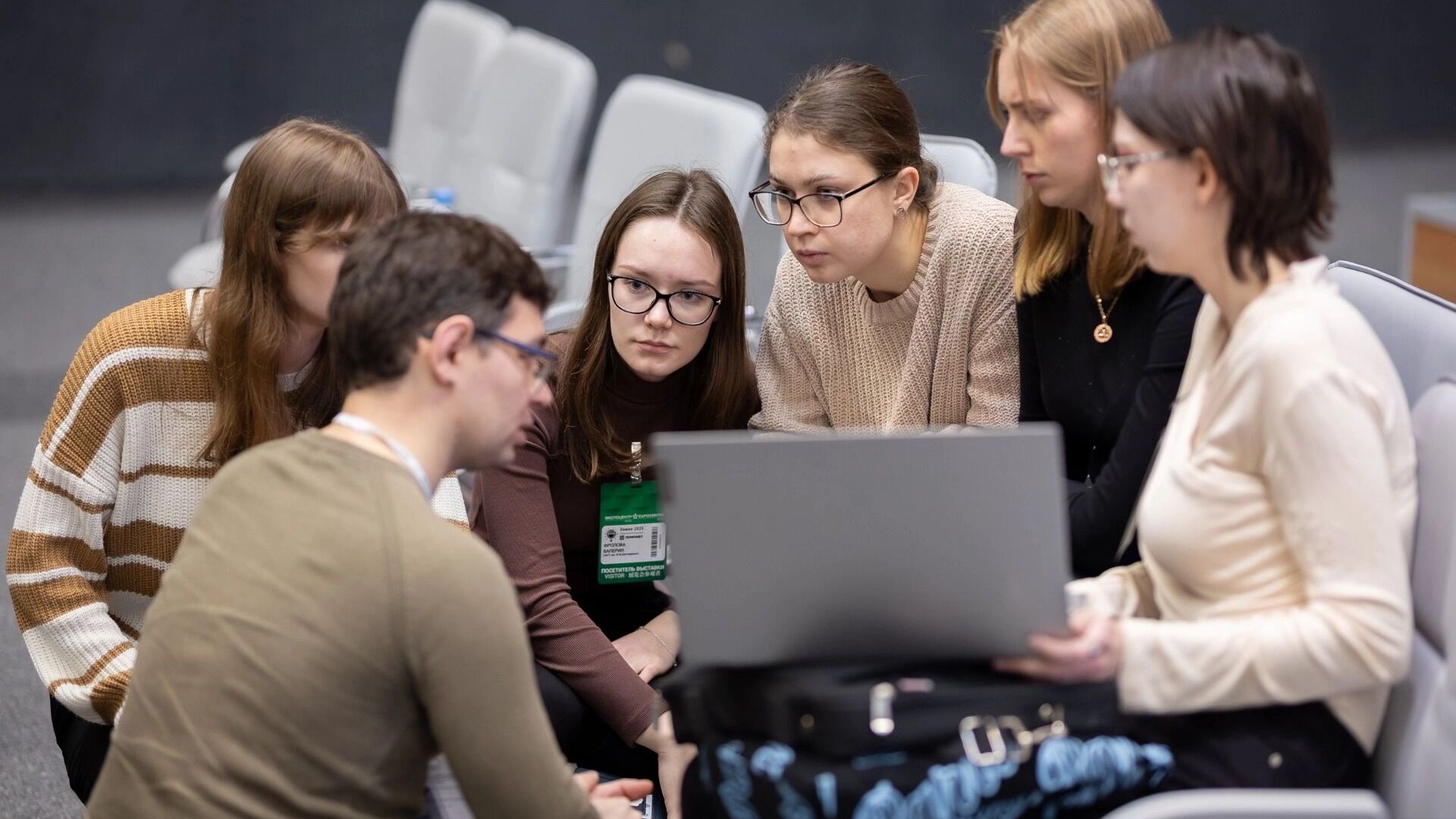 На выставке «Химия-2025» студенты поучаствовали в мастер-классе «НИОКР: Стратегия»