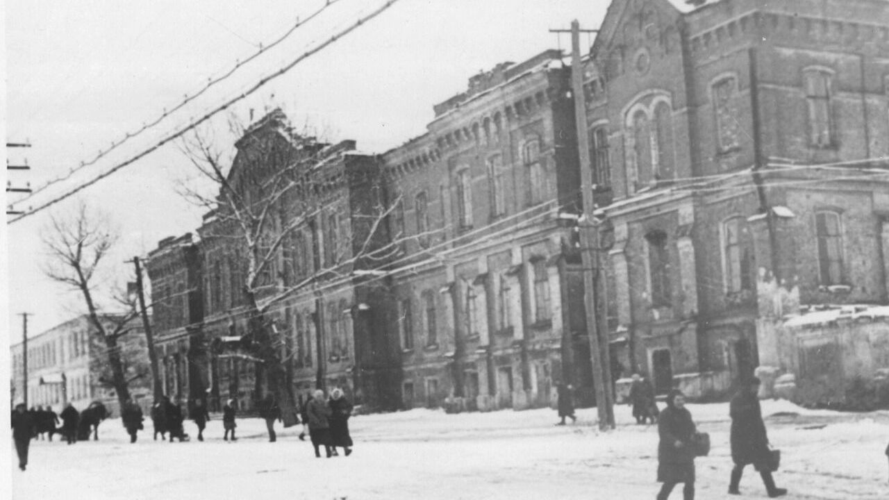 Здание бывшей мужской гимназии, улица Сталина (Коммунистическая), 1948 год