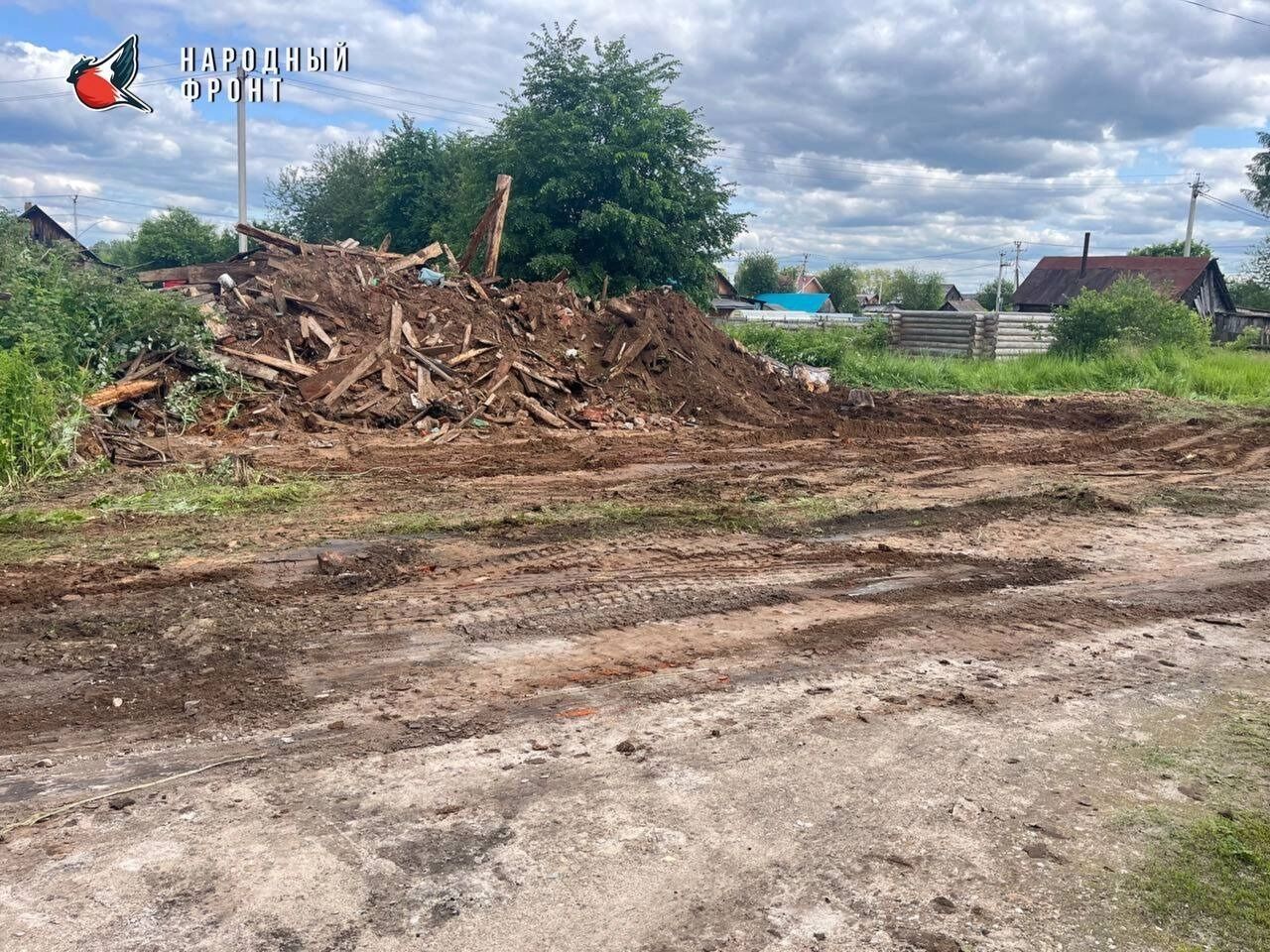 Опасную свалку в Селычке ликвидировали экскаватором
