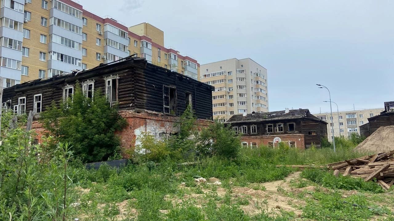 Полусгоревшие заброшки