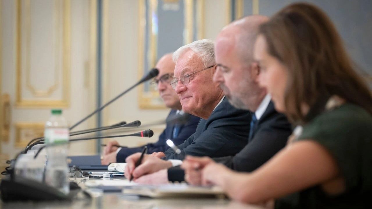 Кит Келлог на переговорах в Киеве