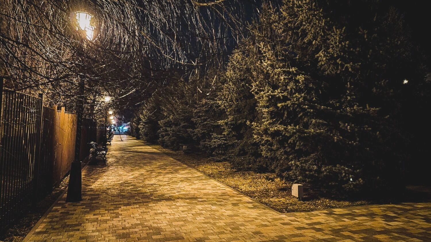 Улицы Белгорода погрузились во&nbsp;тьму после отключения наружного освещения