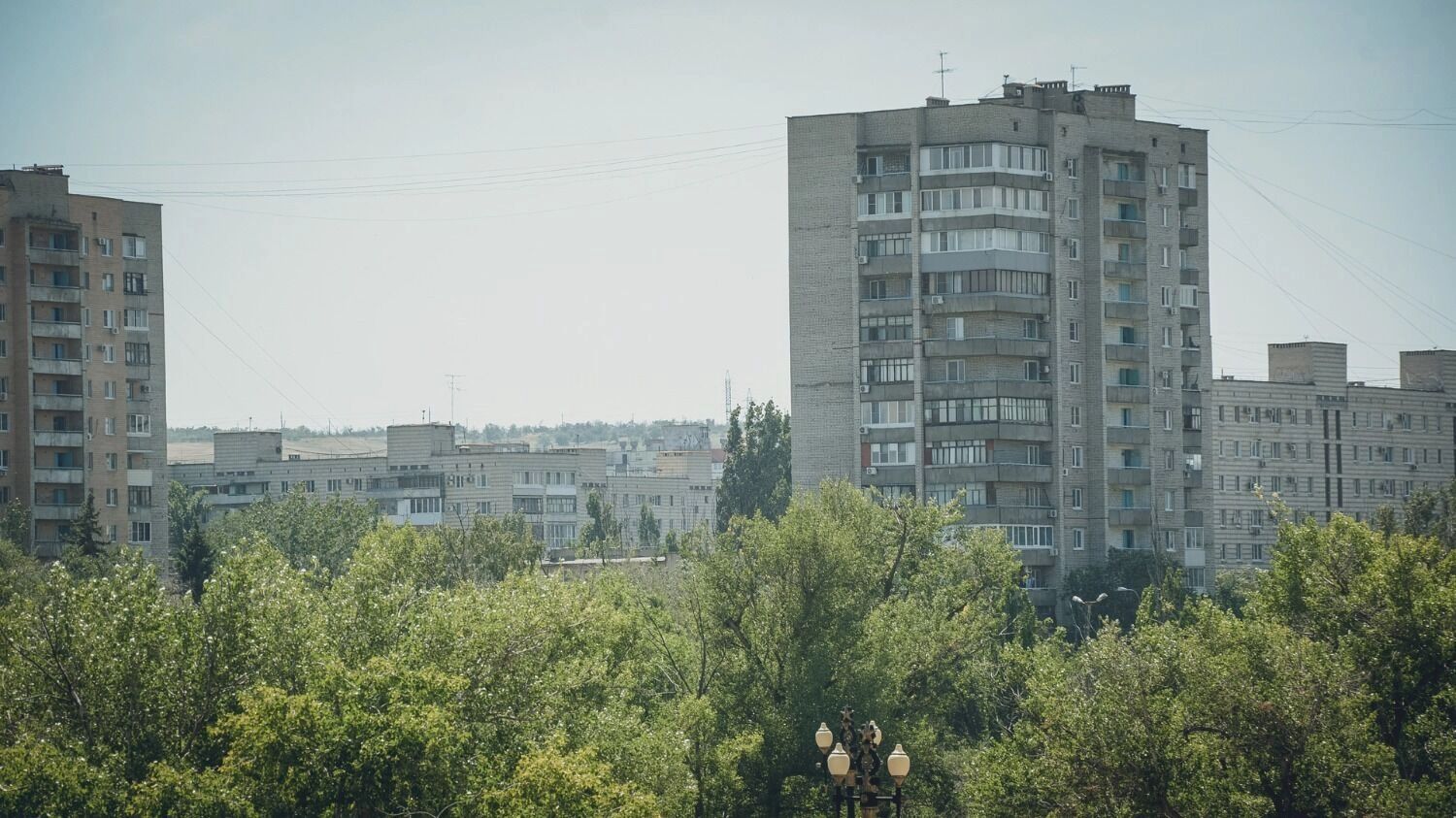 В Волгограде из-за падения обломков БПЛА возникли возгорания