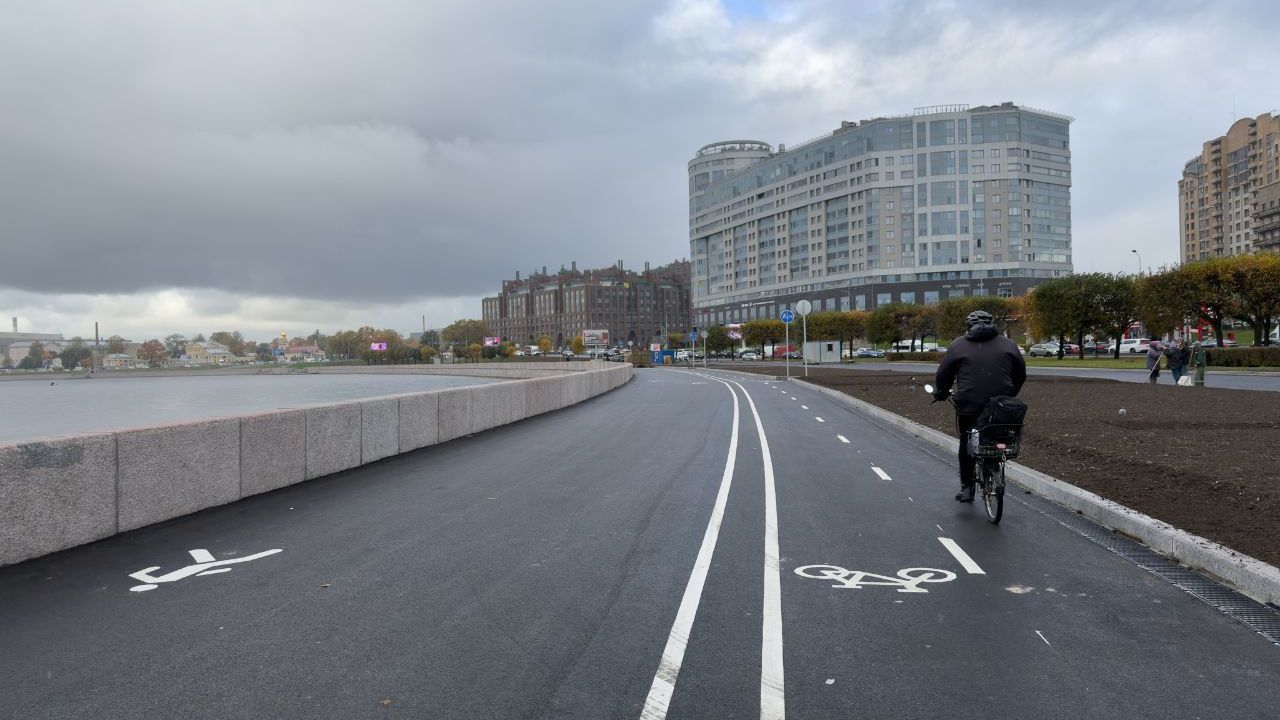 В Петербурге после капитального ремонта открыли Свердловскую набережную (фото)