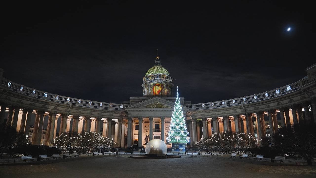 Интерес к раннему бронированию на Новый год в Москве выше, чем в Петербурге