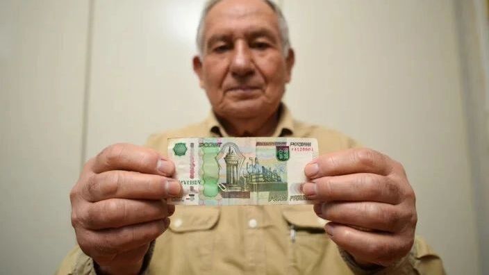 У россиян скопились рекордные 100 триллионов свободных рублей. Что делать с деньгами?