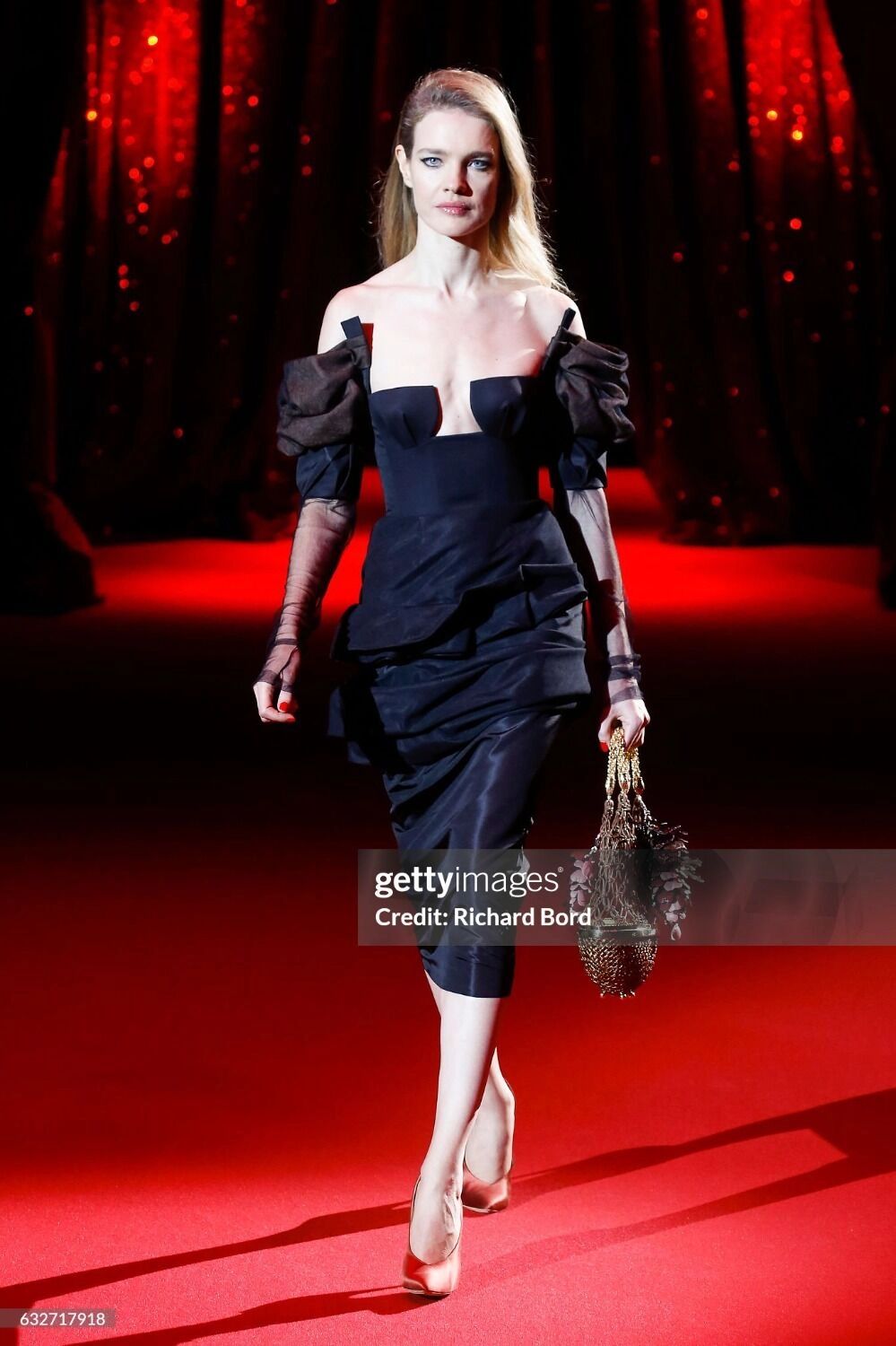 Наталья Водянова на Paris Fashion Week в 2017 году