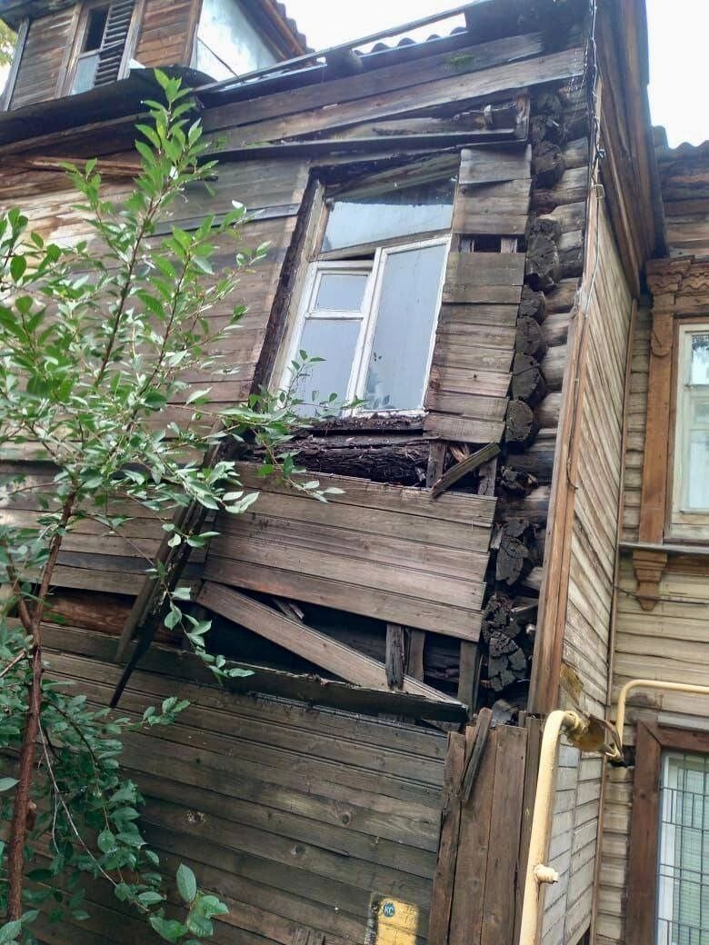 Разрушающийся дом №41 на Большой Печерской