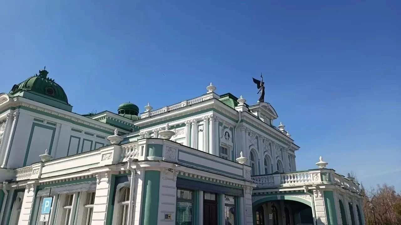 Не только телесно: в Омске поставили «пластический спектакль» по «Анне Карениной»