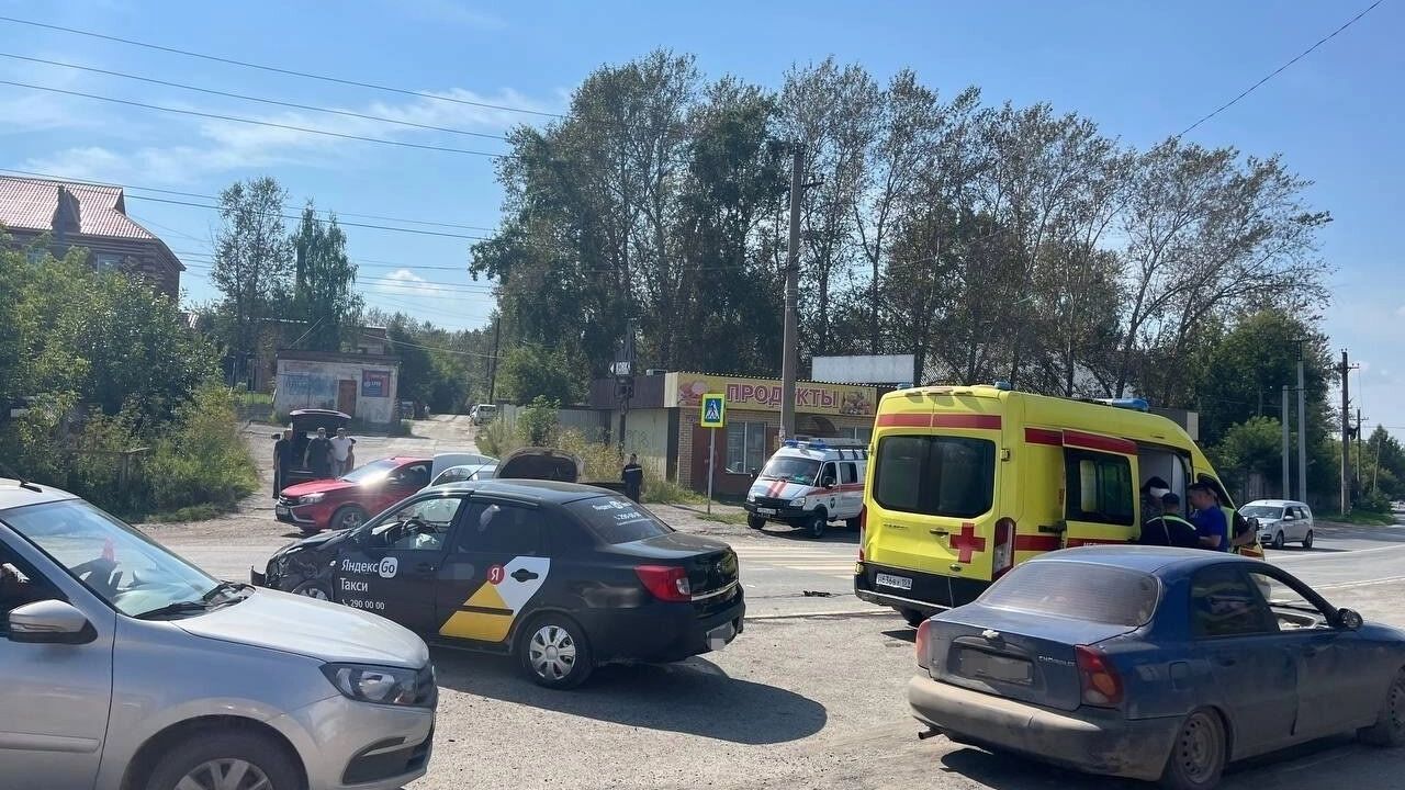 Двое людей пострадали в Кунгуре в ДТП с партнером Яндекс GO