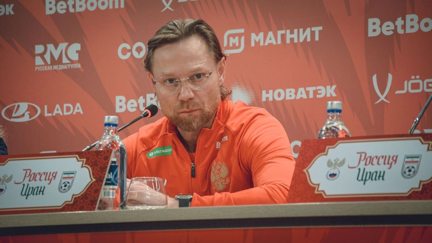 Главный тренер сборной России Валерий Карпин