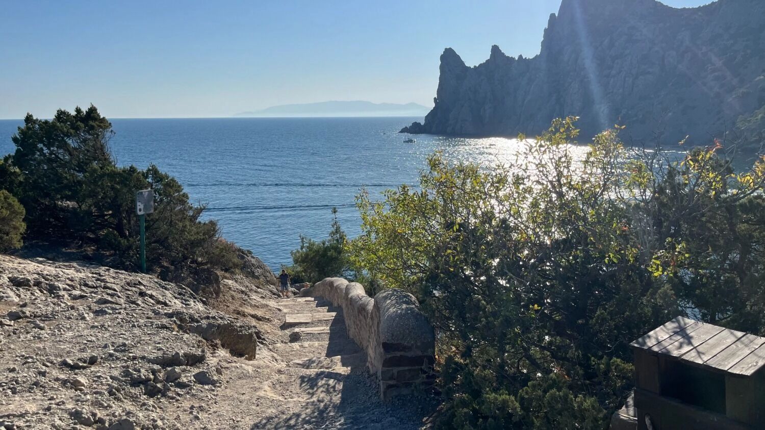 Вид на горный массив Караул-оба с тропы Галицина