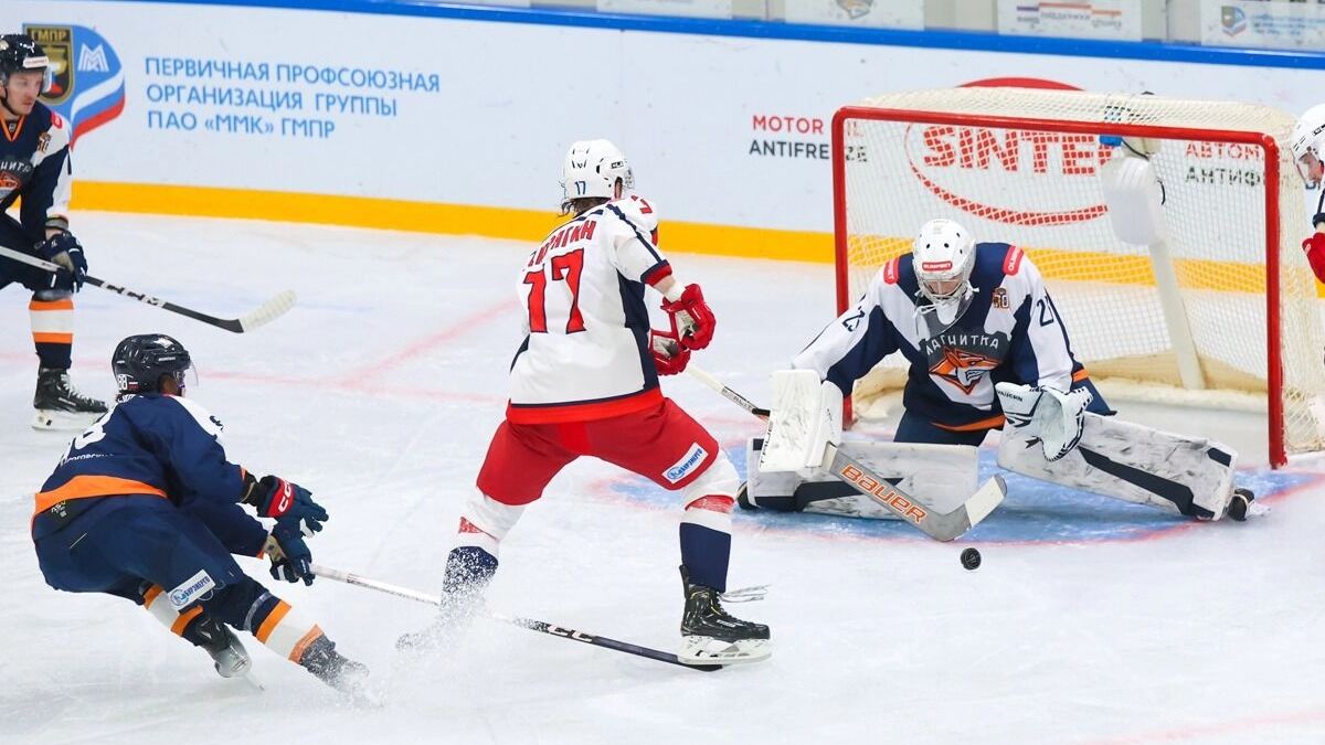 Вторую победу подряд на выезде одержали хоккеисты ижевской «Ижстали»