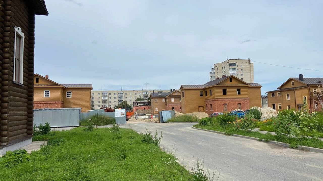 Сегодня рабочие активно трудятся на&nbsp;территории