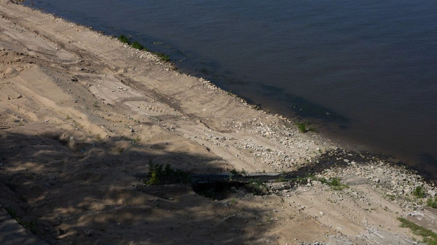 Сейчас работы ведутся прямо с воды