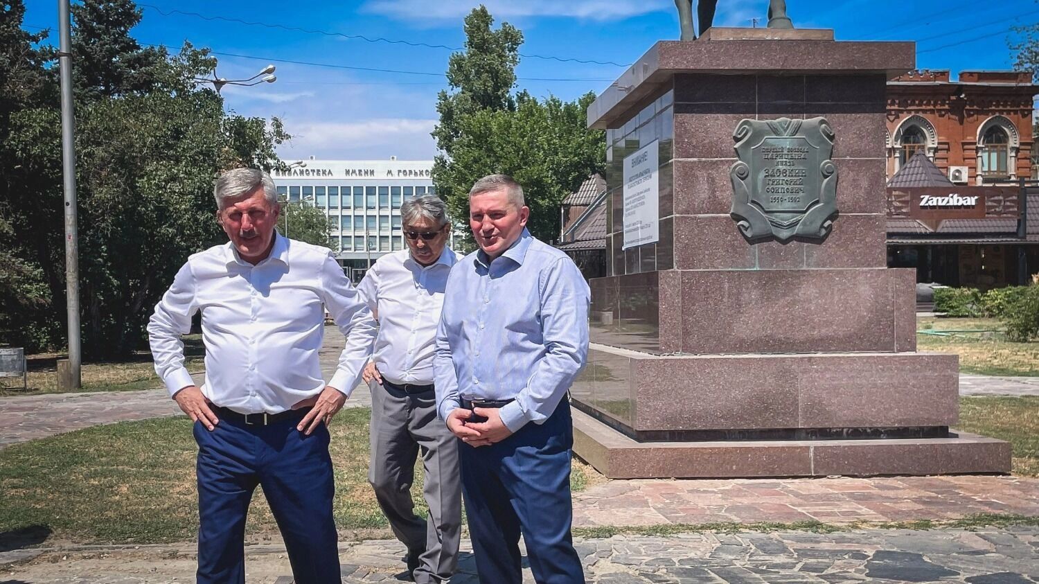 Территорию вокруг памятника Засекину тоже благоустроят