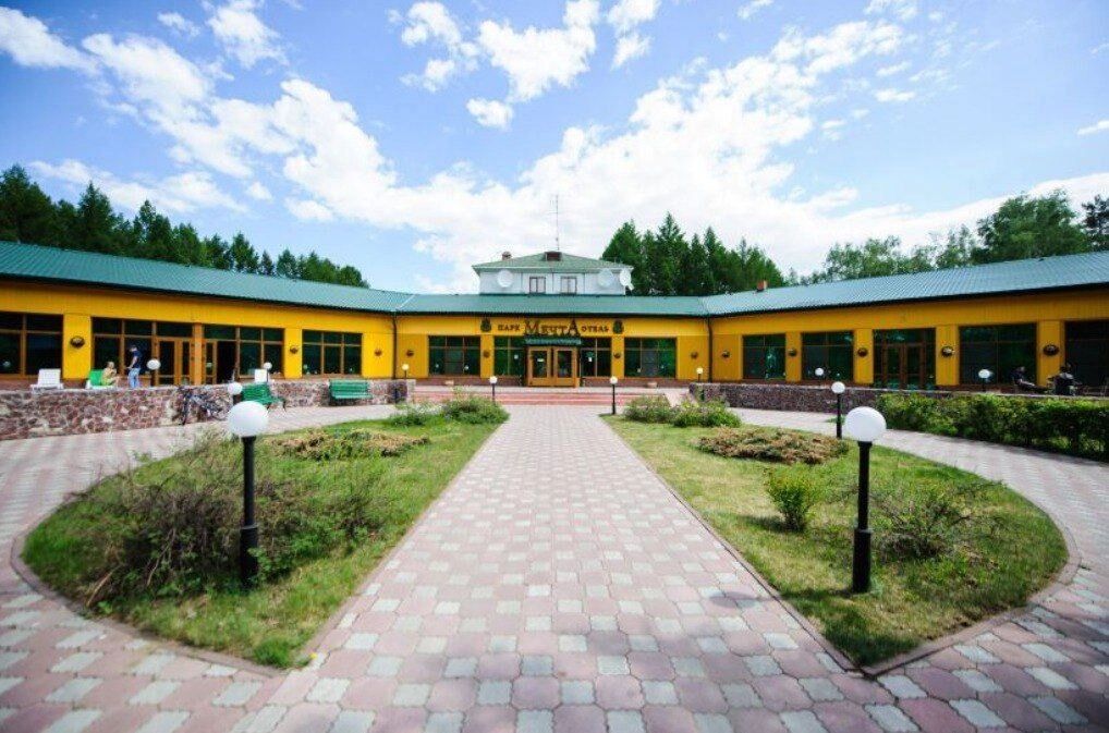 Брамс сопровождает министра на отдыхе