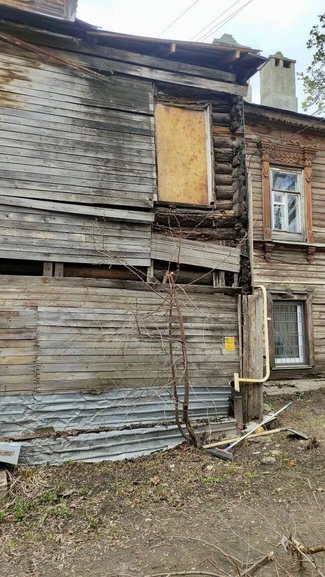 Разрушающийся дом №41 на Большой Печерской