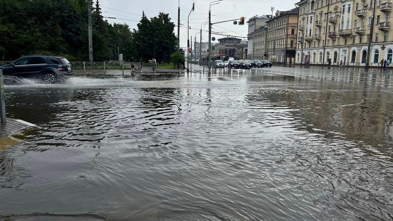Казань снова затопило после ливня: жители ругают мэрию