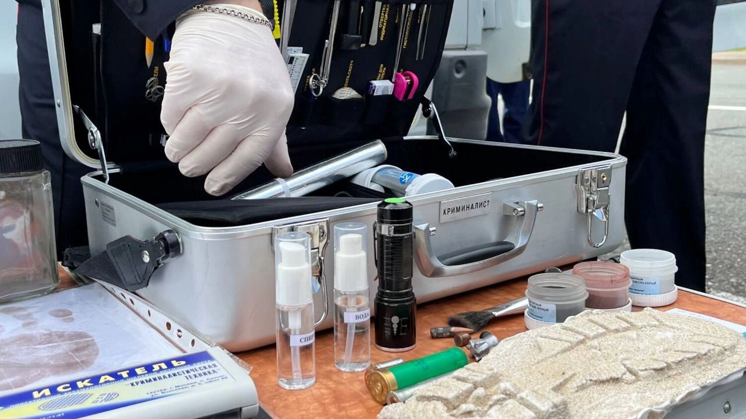 «Бабушки с квартирами — мошенники — покупатели»: суд впервые защитил участника СВО