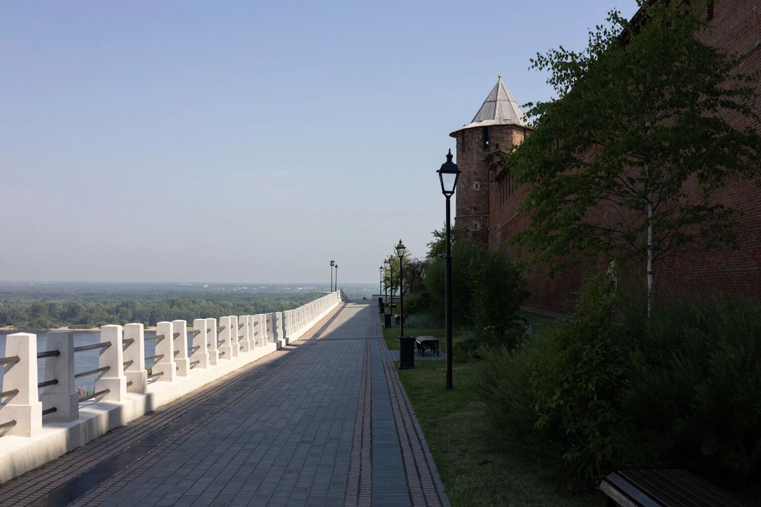 На бульваре появились новые смотровые и лавочки